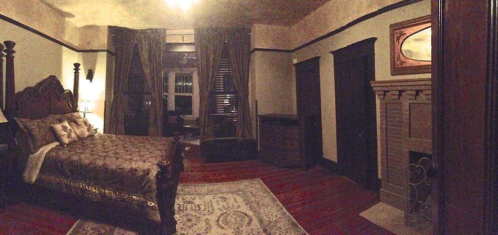 Iron Horse Inn Granbury Extérieur photo