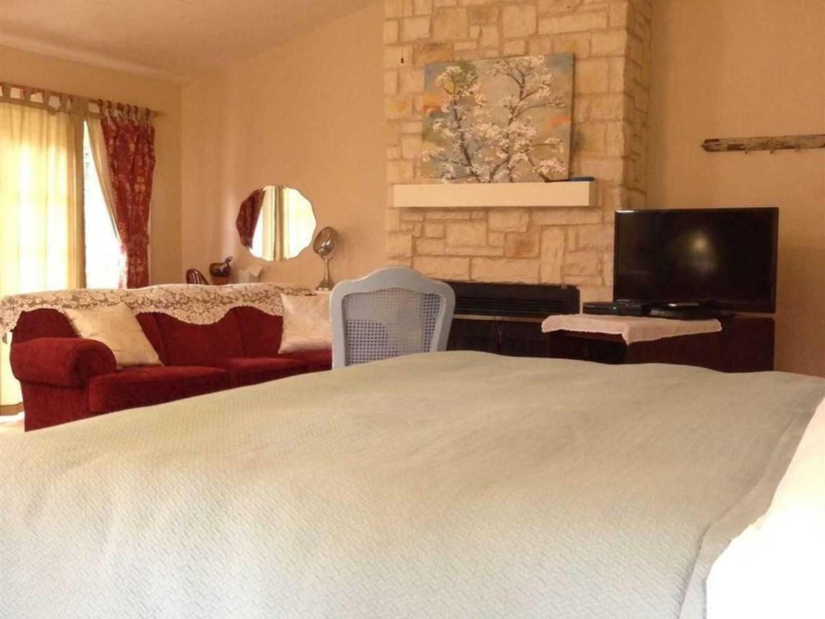Iron Horse Inn Granbury Extérieur photo