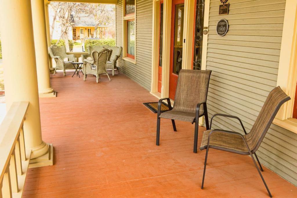 Iron Horse Inn Granbury Extérieur photo