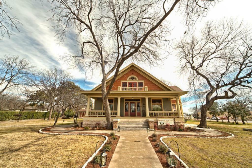 Iron Horse Inn Granbury Extérieur photo