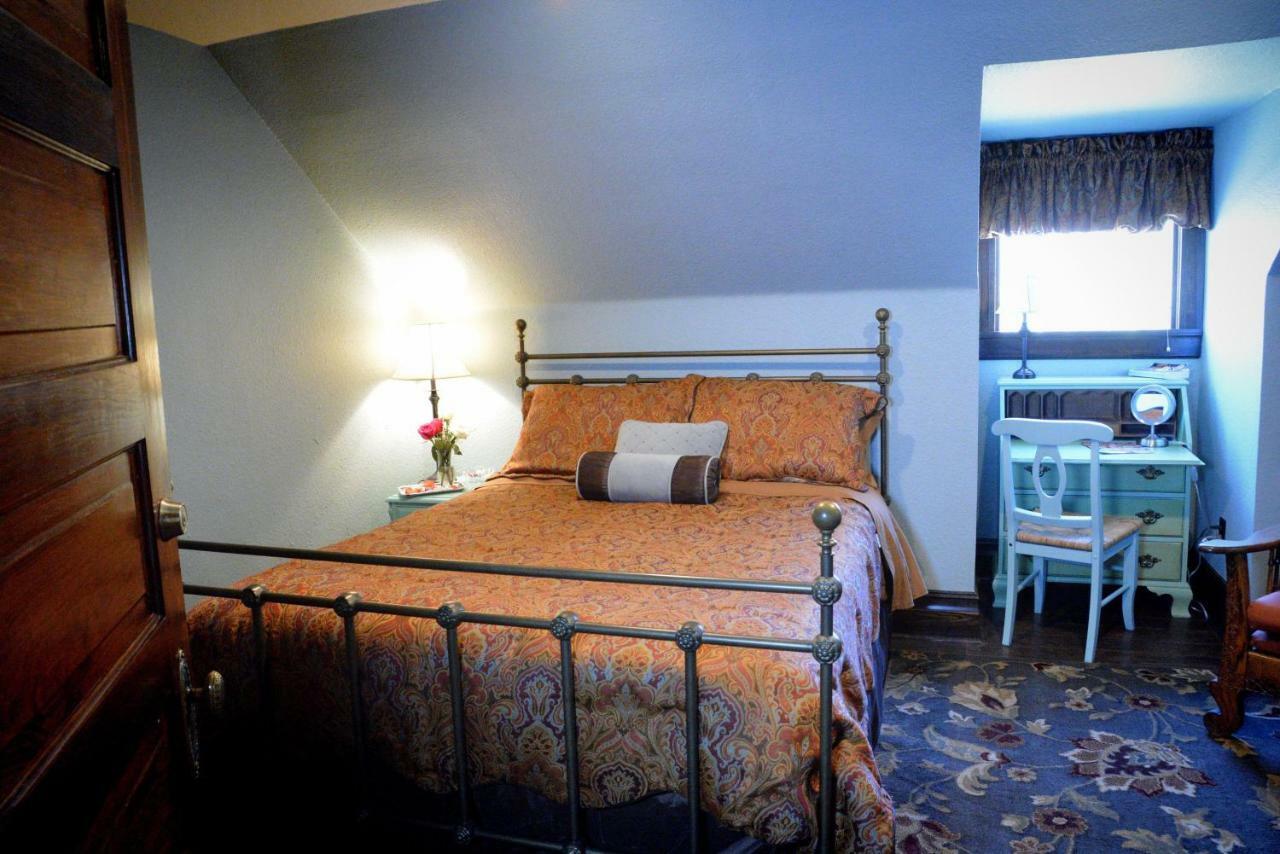 Iron Horse Inn Granbury Extérieur photo