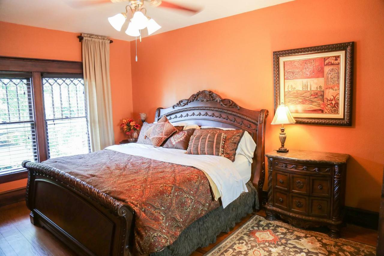 Iron Horse Inn Granbury Extérieur photo