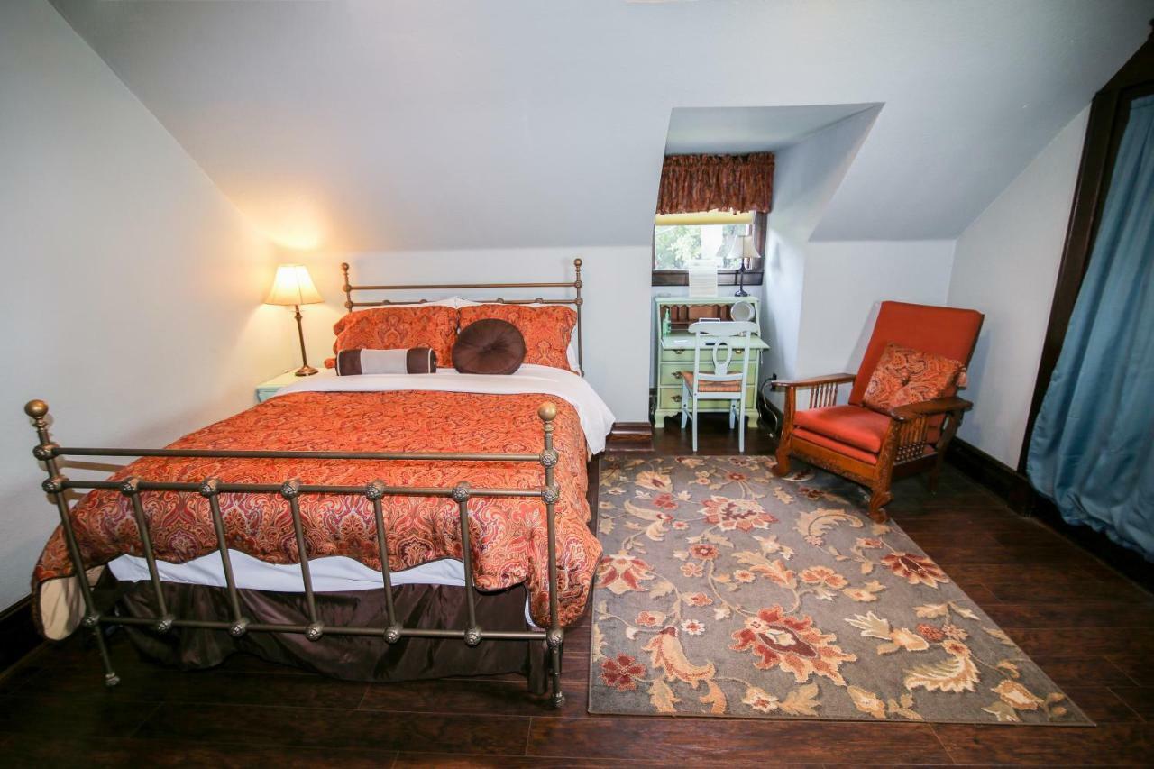 Iron Horse Inn Granbury Extérieur photo