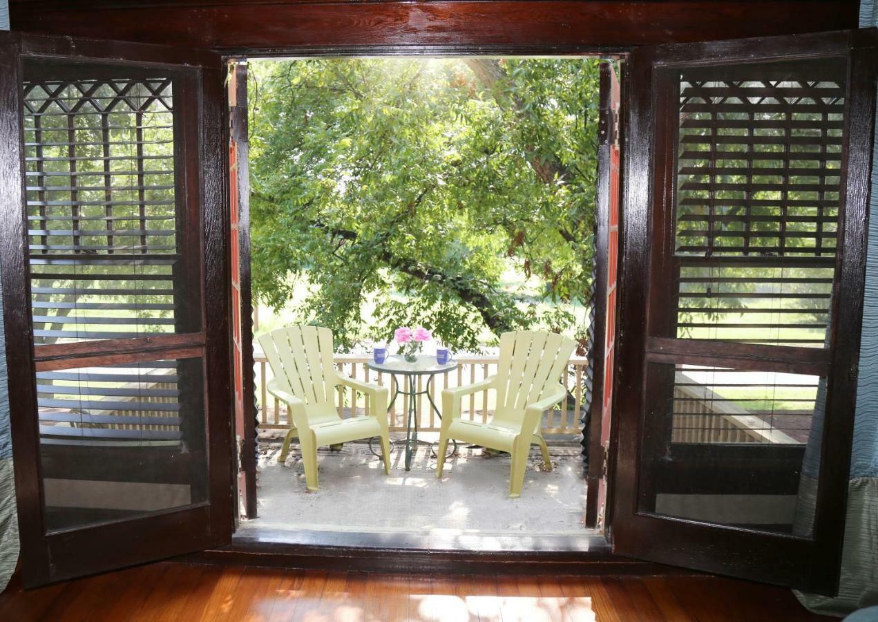 Iron Horse Inn Granbury Extérieur photo