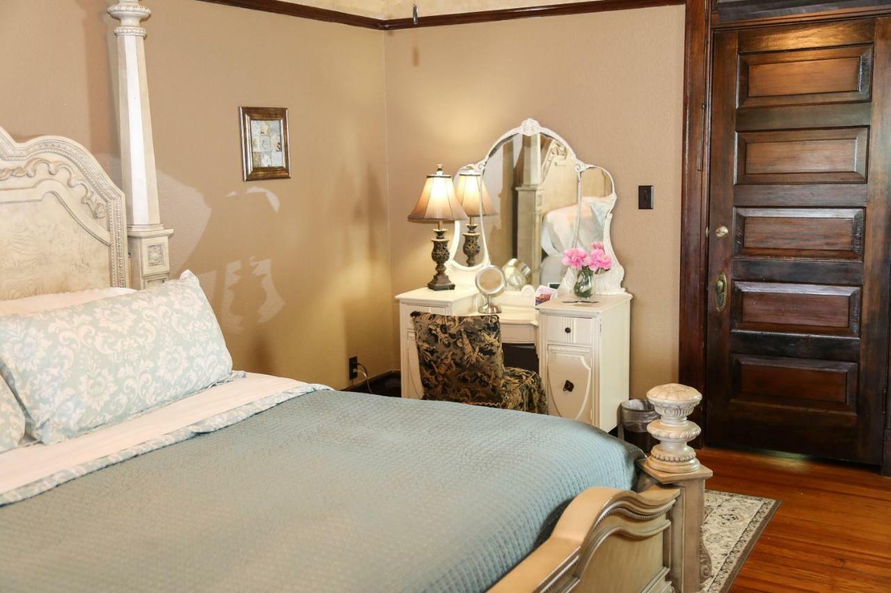 Iron Horse Inn Granbury Extérieur photo